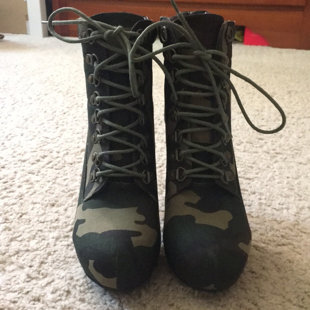 Heeled booties